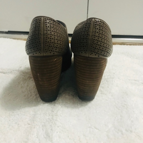 Gray/tan Dr. Scholl’s memory form ankle booties - Picture 5 of 8